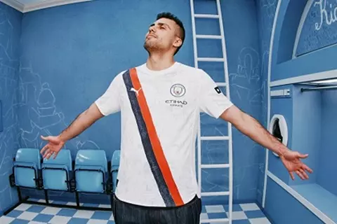 مرموش بمظهر جديد.. قميص مانشستر سيتي في كأس العالم للأندية (صور)